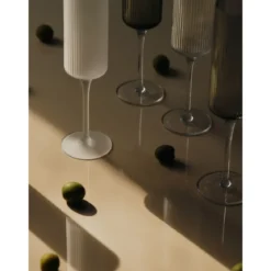 ferm LIVING Champagnerflöte 2er-Set Ripple klar